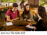 Group of friends studying together for finals. Стоковое фото, агентство Ingram Publishing / Фотобанк Лори