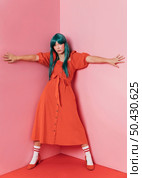 full shot beatiful woman red dress 2. Стоковое фото, агентство Ingram Publishing / Фотобанк Лори