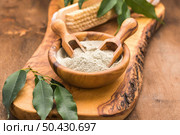 high angle bowl with powder scoops. Стоковое фото, агентство Ingram Publishing / Фотобанк Лори