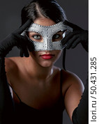 portrait mysterious woman with carnival mask 12. Стоковое фото, агентство Ingram Publishing / Фотобанк Лори