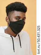 portrait stylish man wearing face mask 2. Стоковое фото, агентство Ingram Publishing / Фотобанк Лори