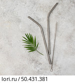 reusable metal silver straws top view. Стоковое фото, агентство Ingram Publishing / Фотобанк Лори