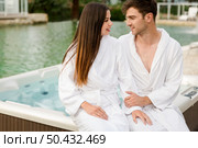 Young couple sitting near a jacuzzi in a luxury hotel. Стоковое фото, агентство Ingram Publishing / Фотобанк Лори