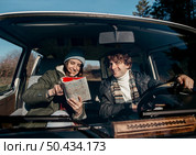 front view couple looking map while road tripping. Стоковое фото, агентство Ingram Publishing / Фотобанк Лори