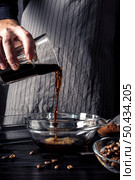 front view person pouring coffee bown. Стоковое фото, агентство Ingram Publishing / Фотобанк Лори