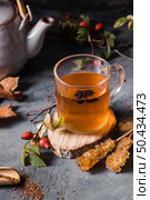 high angle tea glass with crystallized sugar. Стоковое фото, агентство Ingram Publishing / Фотобанк Лори
