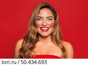 medium shot happy woman wearing red lipstick. Стоковое фото, агентство Ingram Publishing / Фотобанк Лори