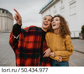 pretty young girls having fun together 14. Стоковое фото, агентство Ingram Publishing / Фотобанк Лори