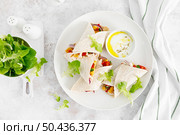 Greek chicken wraps souvlaki with vegetables and tzatziki sause. Top view. Стоковое фото, агентство Ingram Publishing / Фотобанк Лори