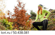 female jogger resting low view. Стоковое фото, агентство Ingram Publishing / Фотобанк Лори