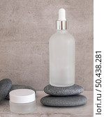 front view beauty products recipients grey rocks. Стоковое фото, агентство Ingram Publishing / Фотобанк Лори