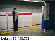 male officer subway train station. Стоковое фото, агентство Ingram Publishing / Фотобанк Лори