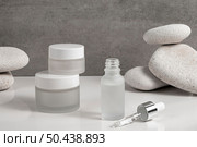 modern beauty products different recipients. Стоковое фото, агентство Ingram Publishing / Фотобанк Лори
