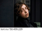 retro looking non binary person posing. Стоковое фото, агентство Ingram Publishing / Фотобанк Лори