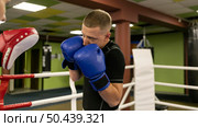 side view male boxer with trainer gloves. Стоковое фото, агентство Ingram Publishing / Фотобанк Лори