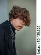 side view non binary person. Стоковое фото, агентство Ingram Publishing / Фотобанк Лори