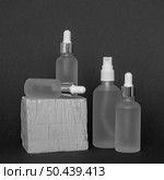 skin oils droppers arrangement. Стоковое фото, агентство Ingram Publishing / Фотобанк Лори