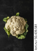 top view cauliflower with leaves. Стоковое фото, агентство Ingram Publishing / Фотобанк Лори