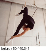 blonde gymnast doing complicated exercise. Стоковое фото, агентство Ingram Publishing / Фотобанк Лори