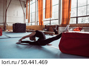 long shot woman exercising gymnastics olympics. Стоковое фото, агентство Ingram Publishing / Фотобанк Лори