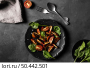 top view tomatoes with veggie leaves. Стоковое фото, агентство Ingram Publishing / Фотобанк Лори