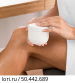 woman having relaxing day cream. Стоковое фото, агентство Ingram Publishing / Фотобанк Лори