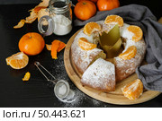 epiphany day desserts with orange crown. Стоковое фото, агентство Ingram Publishing / Фотобанк Лори