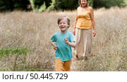 grandmother kid having fun. Стоковое фото, агентство Ingram Publishing / Фотобанк Лори