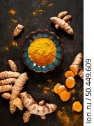 Turmeric. Fresh turmeric root and turmeric, curcumin powder. Стоковое фото, агентство Ingram Publishing / Фотобанк Лори