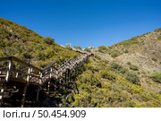 View of the walkways of Ribeira de Quelhas in Coentral Grande, Castanheira de Pera, Portugal. Стоковое фото, агентство Ingram Publishing / Фотобанк Лори