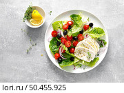 Salad with mozzarella cheese, cherry tomato, olives and romain lettuce, top view. Стоковое фото, агентство Ingram Publishing / Фотобанк Лори