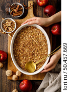 Apple crumble with oatmeal, walnuts and cinnamon. Top view. Стоковое фото, агентство Ingram Publishing / Фотобанк Лори