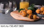 loquats on kitchen counter background. Стоковое фото, агентство Ingram Publishing / Фотобанк Лори