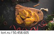 Traditional Christmas Rabanadas with egg yolk cream and cinnamon. Spanish Torrijas close up on the countertop. Стоковое фото, агентство Ingram Publishing / Фотобанк Лори