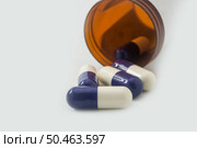 Medical pills spilling out of a toppled from pill bottle. Стоковое фото, агентство Ingram Publishing / Фотобанк Лори