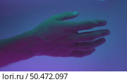 Hand in neon liquid symbolizing the growth of a clone. Стоковое видео, видеограф Илья Шаматура / Фотобанк Лори