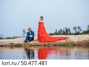 Asian bride and Caucasian groom have romance time and happy together . Стоковое фото, агентство Ingram Publishing / Фотобанк Лори