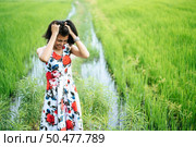 The woman stood tense and the hand held her hair in the meadow. Стоковое фото, агентство Ingram Publishing / Фотобанк Лори