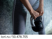 Asian girls are exercising with the Kettlebell in the gym. Стоковое фото, агентство Ingram Publishing / Фотобанк Лори
