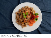 Stir shrimp macaroni on a white plate with carrots, tomatoes and salad. Стоковое фото, агентство Ingram Publishing / Фотобанк Лори