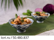 Chicken curry with Wax gourd in a ceramic cup, Selective focus. Стоковое фото, агентство Ingram Publishing / Фотобанк Лори