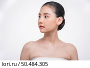 A beautiful woman with a good looking face turned to look at her left hand. Стоковое фото, агентство Ingram Publishing / Фотобанк Лори