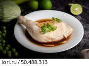 Stewed chicken drumsticks, galangal, garlic and lemon. Selective focus. Стоковое фото, агентство Ingram Publishing / Фотобанк Лори