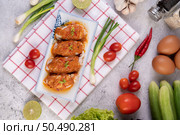 Chu che squid with spring onion, tomato, lemon and chili. Стоковое фото, агентство Ingram Publishing / Фотобанк Лори