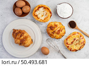 Cooked bread with ingredients Eggs and tapioca flour in a cup. Selective focus. Стоковое фото, агентство Ingram Publishing / Фотобанк Лори