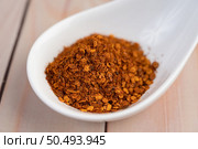 Cayenne pepper in a cup on the wooden floor. Стоковое фото, агентство Ingram Publishing / Фотобанк Лори