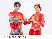 Men and women wear qipao to pay their respects. Isolated on white background. Стоковое фото, агентство Ingram Publishing / Фотобанк Лори