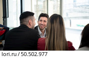 New business group person get serious about doing business, Even during the meeting’s break, they continued to analyze and exchange ideas. Стоковое фото, агентство Ingram Publishing / Фотобанк Лори