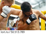 Mixed Martial Art, A powerful elbow that hits the opponent’s face or head. Causing the opponent to have broken wounds, bleeding, may lose because of a wound that is fatal. Стоковое фото, агентство Ingram Publishing / Фотобанк Лори