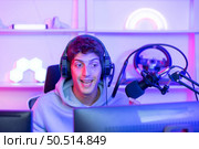 Professional gamers talk about gaming techniques for amateur gamers. to develop skills faster. Стоковое фото, агентство Ingram Publishing / Фотобанк Лори